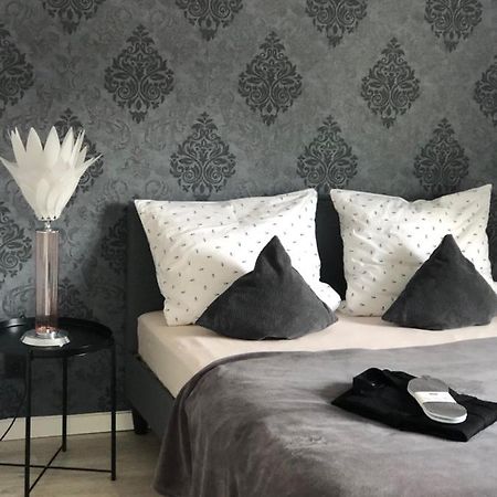 Body Kult Loft - Modernes Appartement Mit 2 Separaten Schlafzimmern Zwickau Luaran gambar