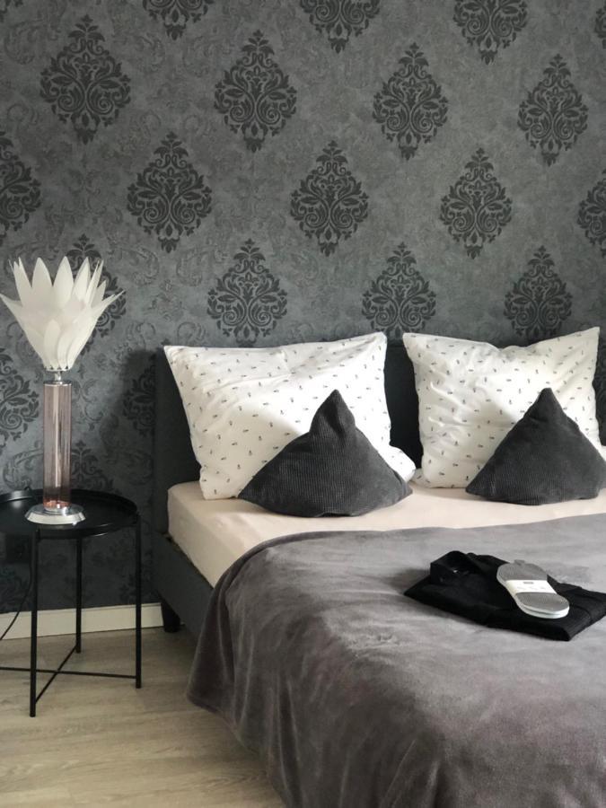 Body Kult Loft - Modernes Appartement Mit 2 Separaten Schlafzimmern Zwickau Luaran gambar