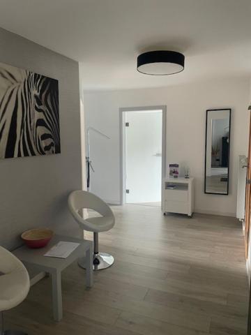 Body Kult Loft - Modernes Appartement Mit 2 Separaten Schlafzimmern Zwickau Luaran gambar