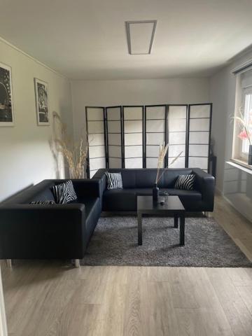 Body Kult Loft - Modernes Appartement Mit 2 Separaten Schlafzimmern Zwickau Luaran gambar